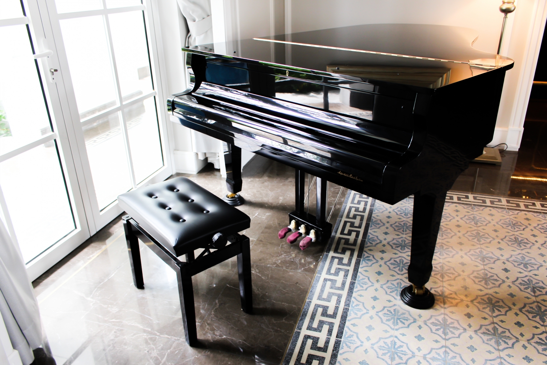 賃貸マンションでグランドピアノは演奏できる？よくあるトラブルと解決方法を解説！